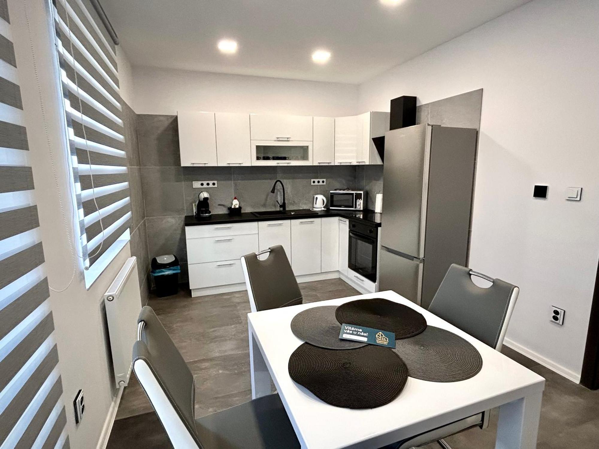 Apartmany Premium Se Soukromym Parkovanim Česká Lípa Bagian luar foto