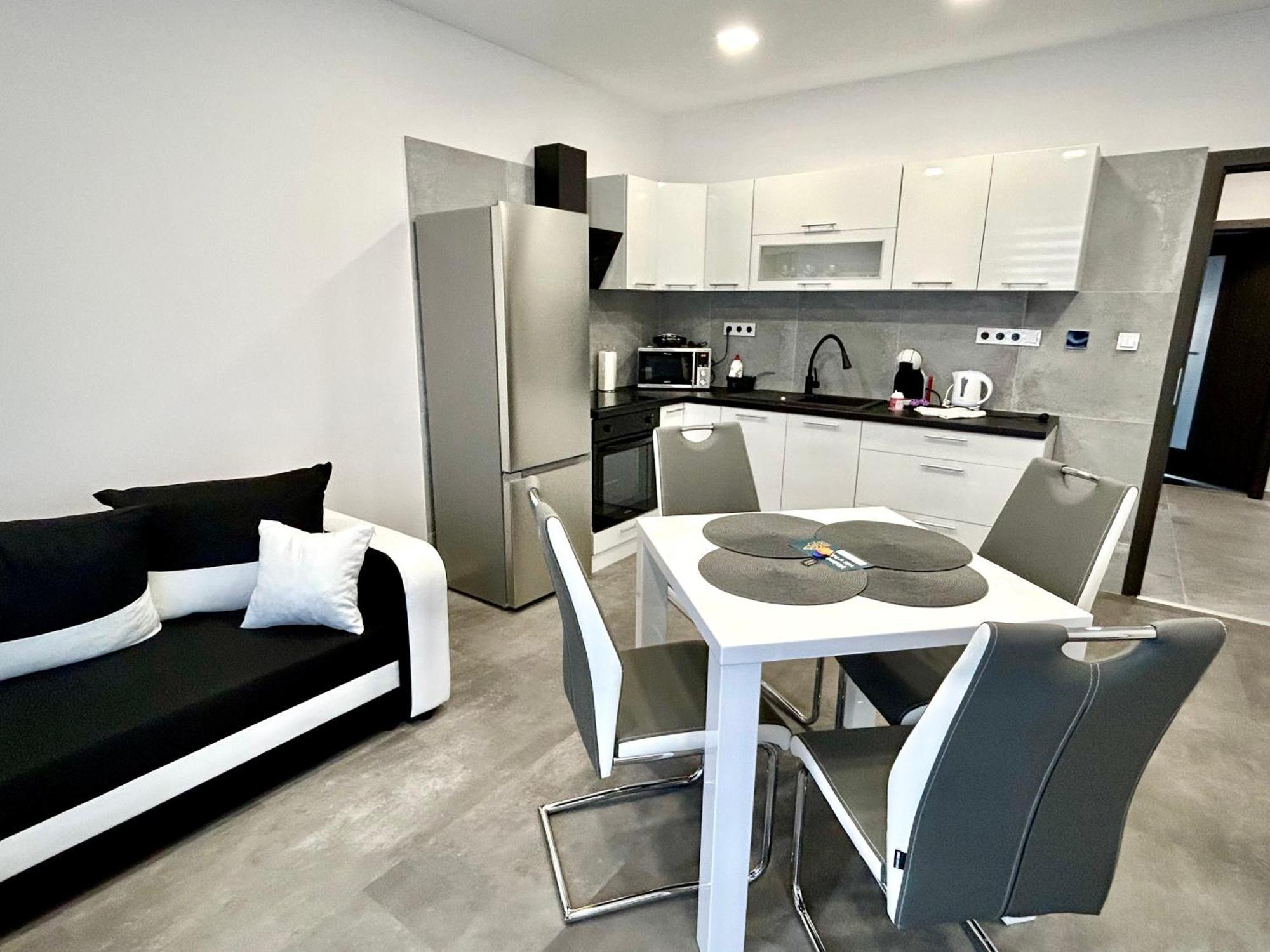 Apartmany Premium Se Soukromym Parkovanim Česká Lípa Bagian luar foto